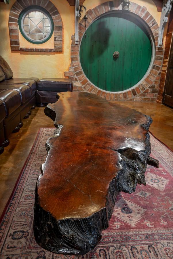 The Hobbit House, Fantasy Comes Home! 拉塞尔维尔 外观 照片