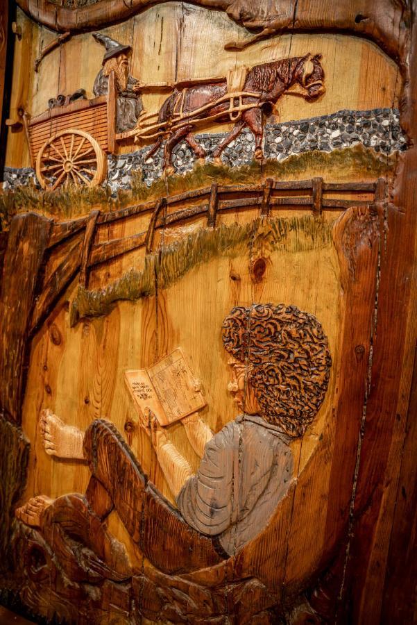 The Hobbit House, Fantasy Comes Home! 拉塞尔维尔 外观 照片