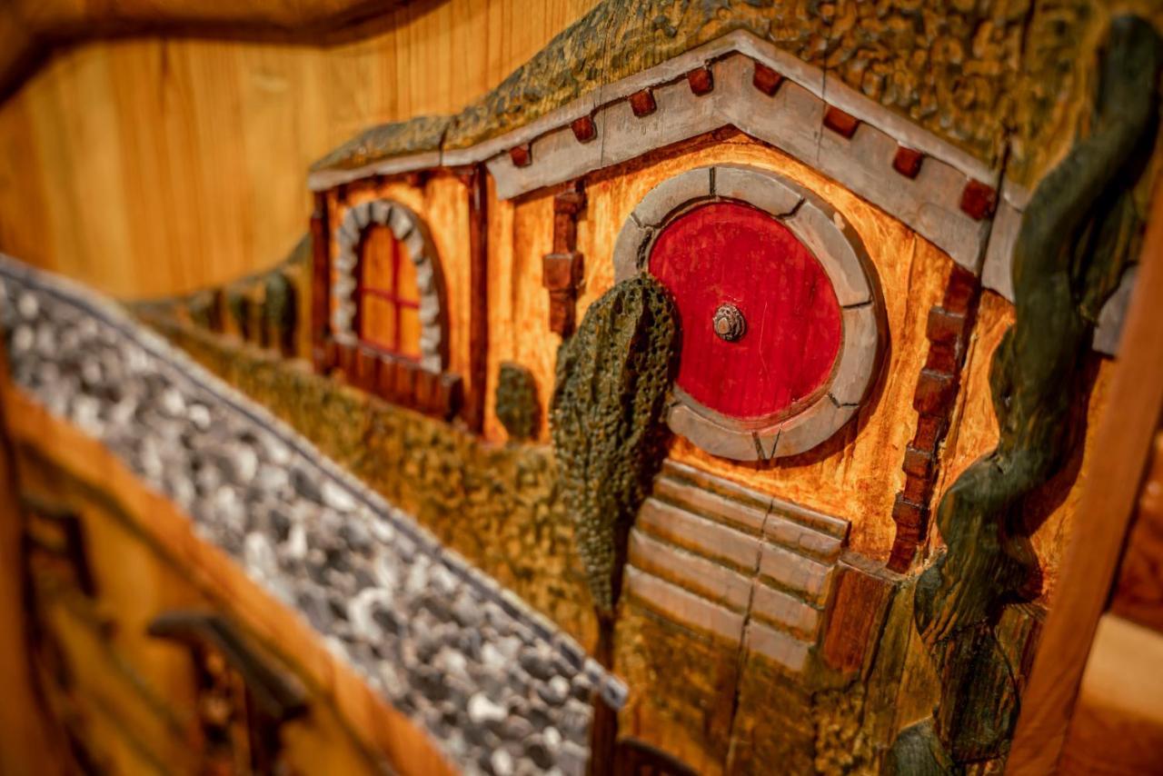The Hobbit House, Fantasy Comes Home! 拉塞尔维尔 外观 照片