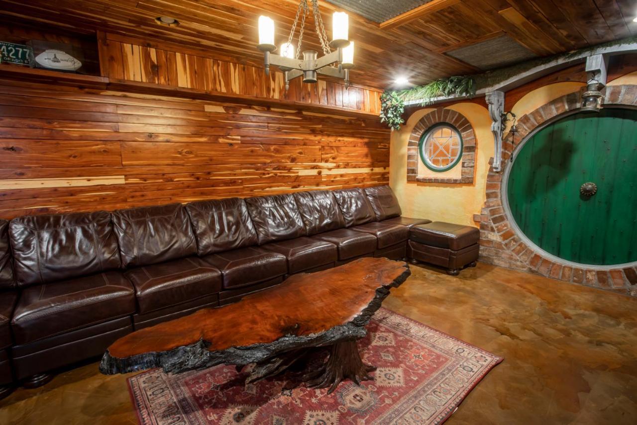 The Hobbit House, Fantasy Comes Home! 拉塞尔维尔 外观 照片