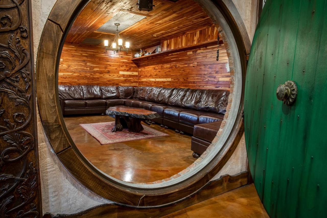 The Hobbit House, Fantasy Comes Home! 拉塞尔维尔 外观 照片