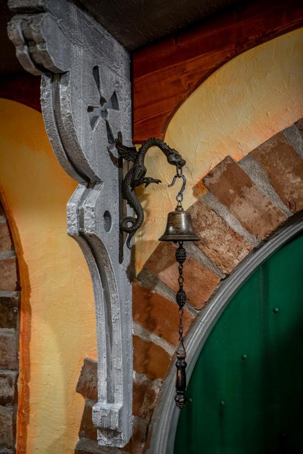 The Hobbit House, Fantasy Comes Home! 拉塞尔维尔 外观 照片