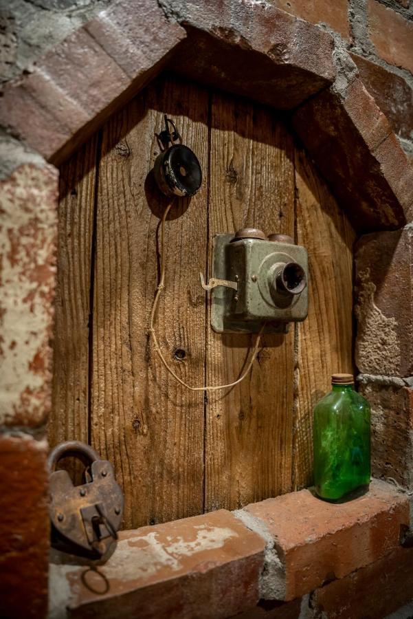 The Hobbit House, Fantasy Comes Home! 拉塞尔维尔 外观 照片